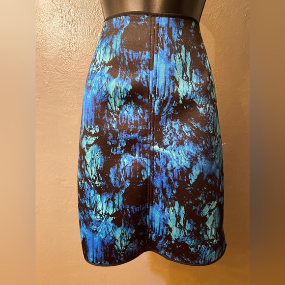 CALVIN KLIEN Black and Blues Neoprene Skirt - Picture 1 of 16